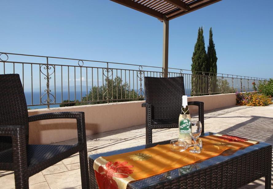 Provenzo And Meliti Villas Lourdata  Exterior foto